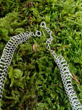 Charger l'image dans la galerie, Ravissant collier vintage maille en fil d'argent massif . Poinçon maître FBM
