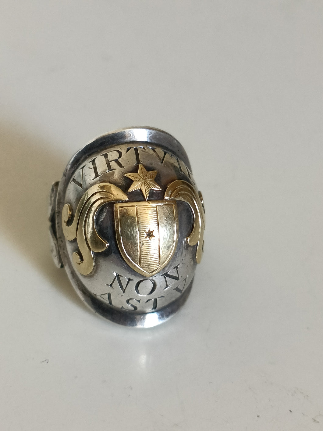 Chevalière argent et or , très jolie travail de qualité