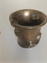 Charger l&#39;image dans la galerie, Garouste et Bonneti Rare vase en bronze fin XXÈME numéroté 7/8 , cachet fonderie d&#39;art  Barthélémy,
