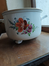 Charger l'image dans la galerie, Meissen rafraîchissoir à bouteille ou cache pot en porcelaine fine allemande peinte à la main
