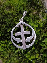 Charger l'image dans la galerie, Pendentif croix en argent et pierre XXÈME
