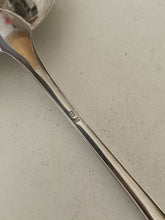 Charger l&#39;image dans la galerie, Jezler la reine grande louche en argent massif 0.800 , 210g
