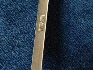 Grande cuillère à service américaine dite à farce. En argent massif Sterling Américain XIXÈME orfèvre à identifier.
