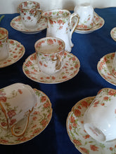 Charger l&#39;image dans la galerie, Service à café 9 pièces en porcelaine de Havilland France pour la boutique Louis Kuhne à Genève. Début 1900
