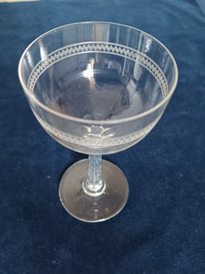 Ravissant verre à vin en cristal gravé , milieu XXÈME,