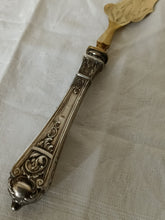 Charger l'image dans la galerie, Rare couteau à glace ( bûche) style Louis XIV manche argent massif allemand, lame doré
