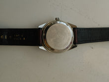 Charger l'image dans la galerie, Montre Oris quartz homme , boîtier en acier et cadran doré. Vers 1970-80. Bracelet cuir

