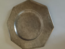 Charger l'image dans la galerie, Série de 6 dessous de plat en étain style XVIIE fabricant italien Giorgio Tabellini de haute qualité
