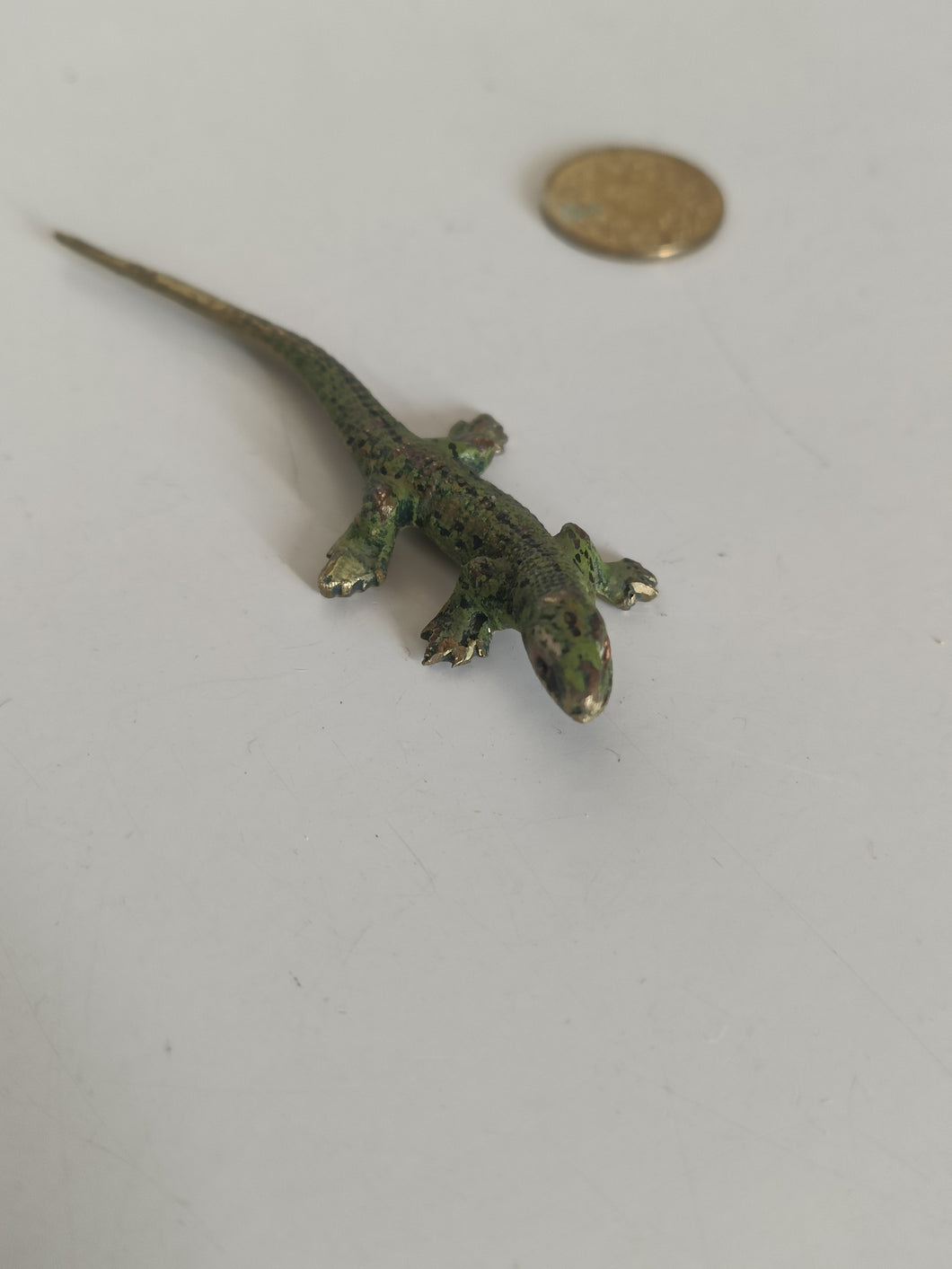 Lezard bronze de Vienne peint à la main et signé début Xxème , longueur 12cm