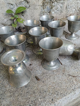 Charger l'image dans la galerie, Série de 10 calices à vin en étain, type capucin XVIIE, fabrication Italie de haute qualitée. Maître potier à identifier. Travail XXÈME
