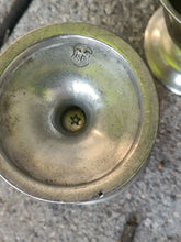 Charger l'image dans la galerie, Série de 10 calices à vin en étain, type capucin XVIIE, fabrication Italie de haute qualitée. Maître potier à identifier. Travail XXÈME
