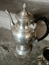 Charger l'image dans la galerie, Cafetière et sucrier en étain style Empire en étain fin , Italie XXÈME
