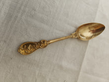 Charger l'image dans la galerie, Charmante cuillère à dessert dorée , style Louis XV
