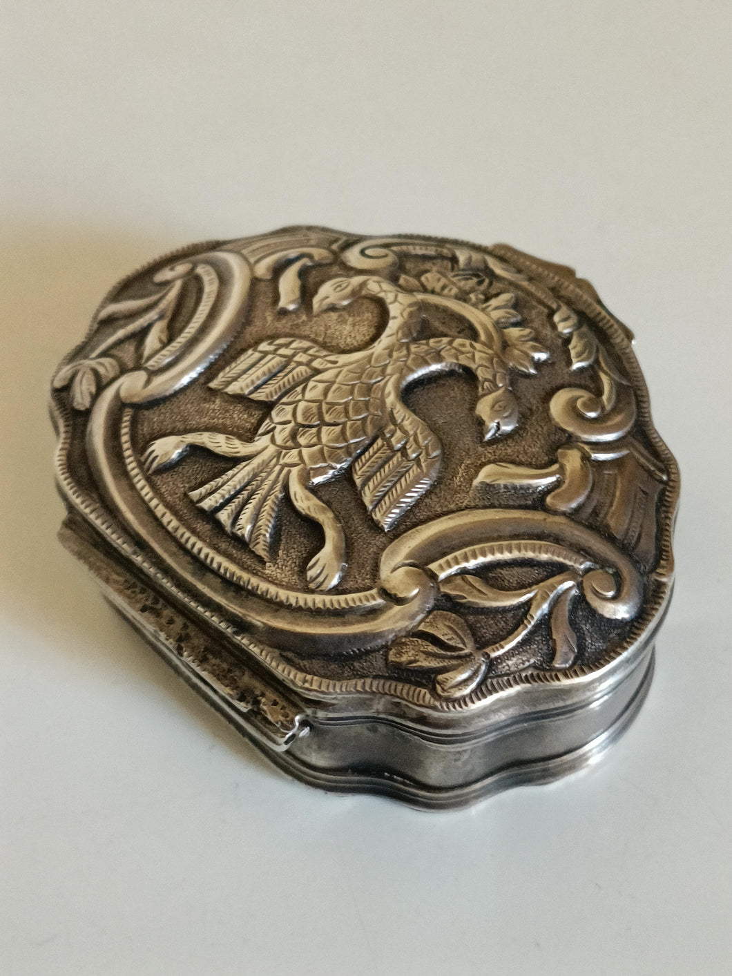 Rare boîte en argent massif ottomane 18ème, avec trois poinçons et quelques usures du temps