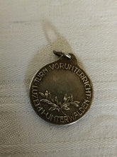 Charger l'image dans la galerie, Médaille Suisse Lucerne et Unterwald école de gymnastique début Xxème en métal argenté.

