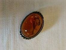 Charger l'image dans la galerie, Broche argent en ambre baltique XXÈME
