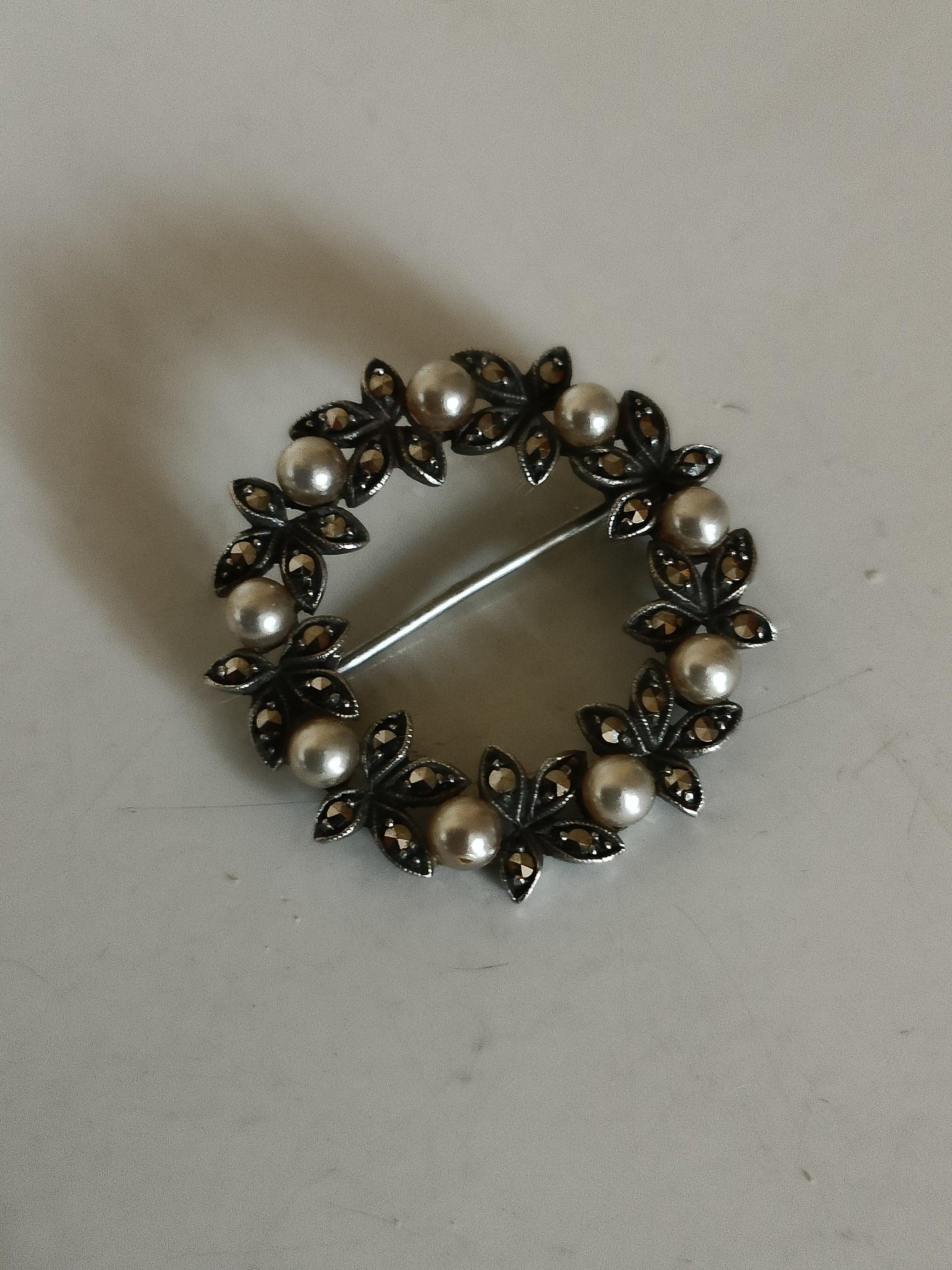 Bijoux – Balises Broche muguet– Salle des Ventes La Découverte