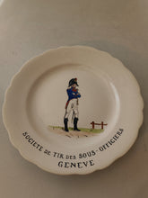 Charger l'image dans la galerie, Rare assiette en faïence de Carouge , faite pour la société de tir des sous officier de Genève. Début XIXÈME
