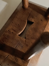 Charger l&#39;image dans la galerie, Tabouret rustique à traire, en cerisier. Il a du cachet ! Fin XIXÈME
