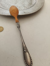 Charger l'image dans la galerie, Cuillère d'enfant manche argent massif , vers  1900
