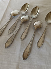 Charger l'image dans la galerie, Jezler ruban croisé et feuille, série de six cuillères à dessert en argent massif 0.800.
