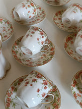 Charger l&#39;image dans la galerie, Service à café 9 pièces en porcelaine de Havilland France pour la boutique Louis Kuhne à Genève. Début 1900
