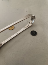 Charger l'image dans la galerie, Jhon Lias à Londres daté 1796 ravissant pince à sucre Old english d'époque George III . En argent massif Sterling 0,925.
