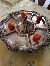 Charger l&#39;image dans la galerie, Grand centre de tables pivotant à servir Anglais, en métal argenté. 2 partie
