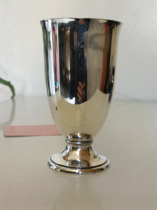 Jezler gobelet sur pied à vin , en argent 0.800