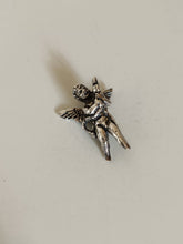 Charger l&#39;image dans la galerie, Paire de pendentif chérubin au dauphin, probablement pour décoré des bracelet que à mettre sur un collier .. l&#39;un n&#39;empêche pas l&#39;autre
