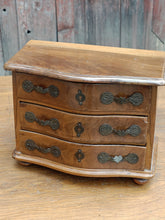 Charger l'image dans la galerie, Commode galbée de maîtrise , Louis XV Bernoise
