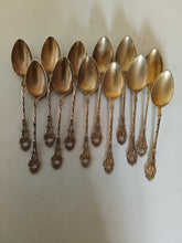 Charger l&#39;image dans la galerie, Série de 12 cuillère à café en argent massif Allemand, doré à l&#39;or fin . Fin XIXÈME
