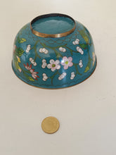 Charger l&#39;image dans la galerie, Bol en émail cloisonnée, chine début XXÈME
