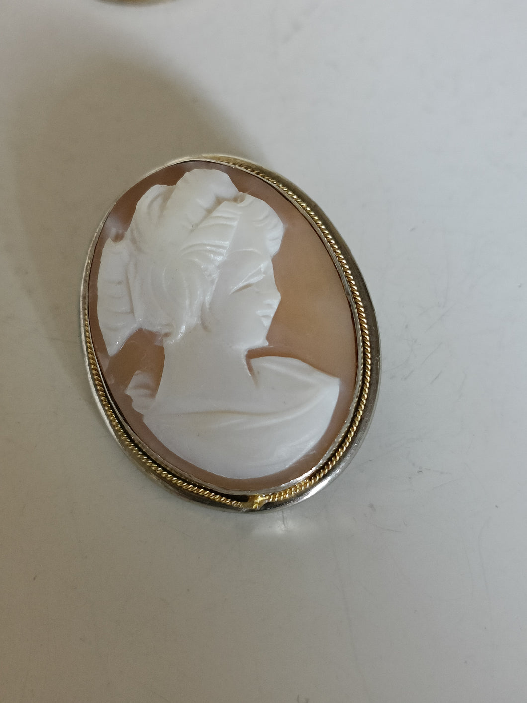 Camé broche ou pendentif monture argent massif, travail Italie qualité moyenne.