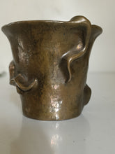 Charger l&#39;image dans la galerie, Garouste et Bonneti Rare vase en bronze fin XXÈME numéroté 7/8 , cachet fonderie d&#39;art  Barthélémy,
