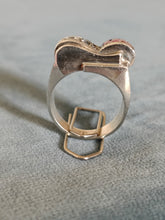 Charger l&#39;image dans la galerie, Bague tank 1930 en argent et pierres synthétiques.

Poinçon maître à identifier
