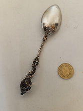 Charger l&#39;image dans la galerie, Rocaille Louis XV petite cuillère à café en argent
