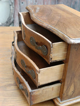 Charger l'image dans la galerie, Commode galbée de maîtrise , Louis XV Bernoise
