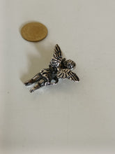 Charger l&#39;image dans la galerie, Paire de pendentif chérubin au dauphin, probablement pour décoré des bracelet que à mettre sur un collier .. l&#39;un n&#39;empêche pas l&#39;autre

