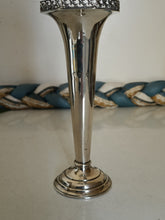 Charger l&#39;image dans la galerie, Vase en argent massif Sterling Anglais fin XIXÈME
