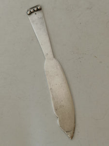 Couteau à beurre en argent massif, design début XXÈME, poinçons à identifier