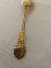 Charger l'image dans la galerie, Charmante cuillère à dessert dorée , style Louis XV
