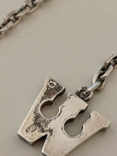 Charger l&#39;image dans la galerie, Gaëtan Perçin ,Rare porte clé en argent massif , bijoutier inventeur de systèmes de fermoir repris par Hermes .
