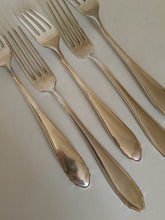 Charger l&#39;image dans la galerie, Jezler la Reine, série de 5 grandes fourchettes en argent massif 0.800
