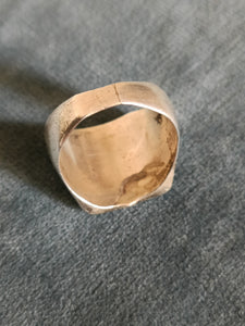Chevalière en argent ancienne avec armoirie, probablement fin XIXÈME. Prévoir une réparation l anneau fend la ou il a été braser.