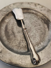Charger l'image dans la galerie, Pierre-François Queillé II (actif de 1834 à 1846) pelle à pâté d'époque Louis Philippe en argent massif premier titre. Modèle filet violon
