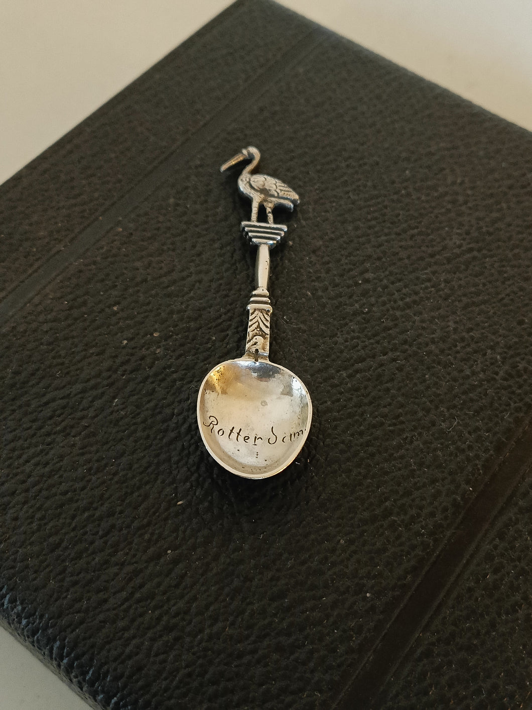 Rare petite cuillère de naissances à la cigogne style  XVIIIE hollandaise en argent massif