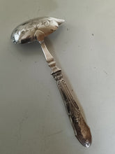 Charger l'image dans la galerie, Ravinet &amp; Cie 1912-1923 Paris ,cuillère à sauce Art nouveau et manche argent décors châtaigne . Début XXÈME
