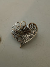 Charger l'image dans la galerie, Broche ancienne en argent entièrement faite à la main .vers 1900
