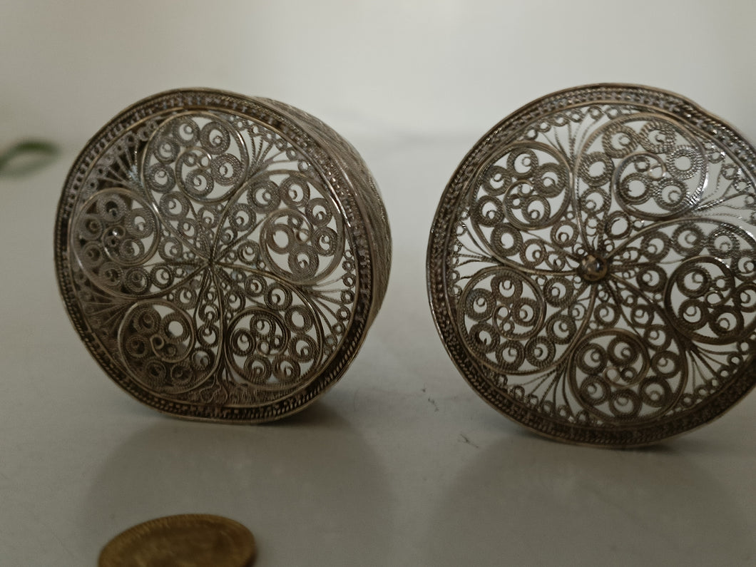 Petite boîte ronde en filigrane d'argent ancienne